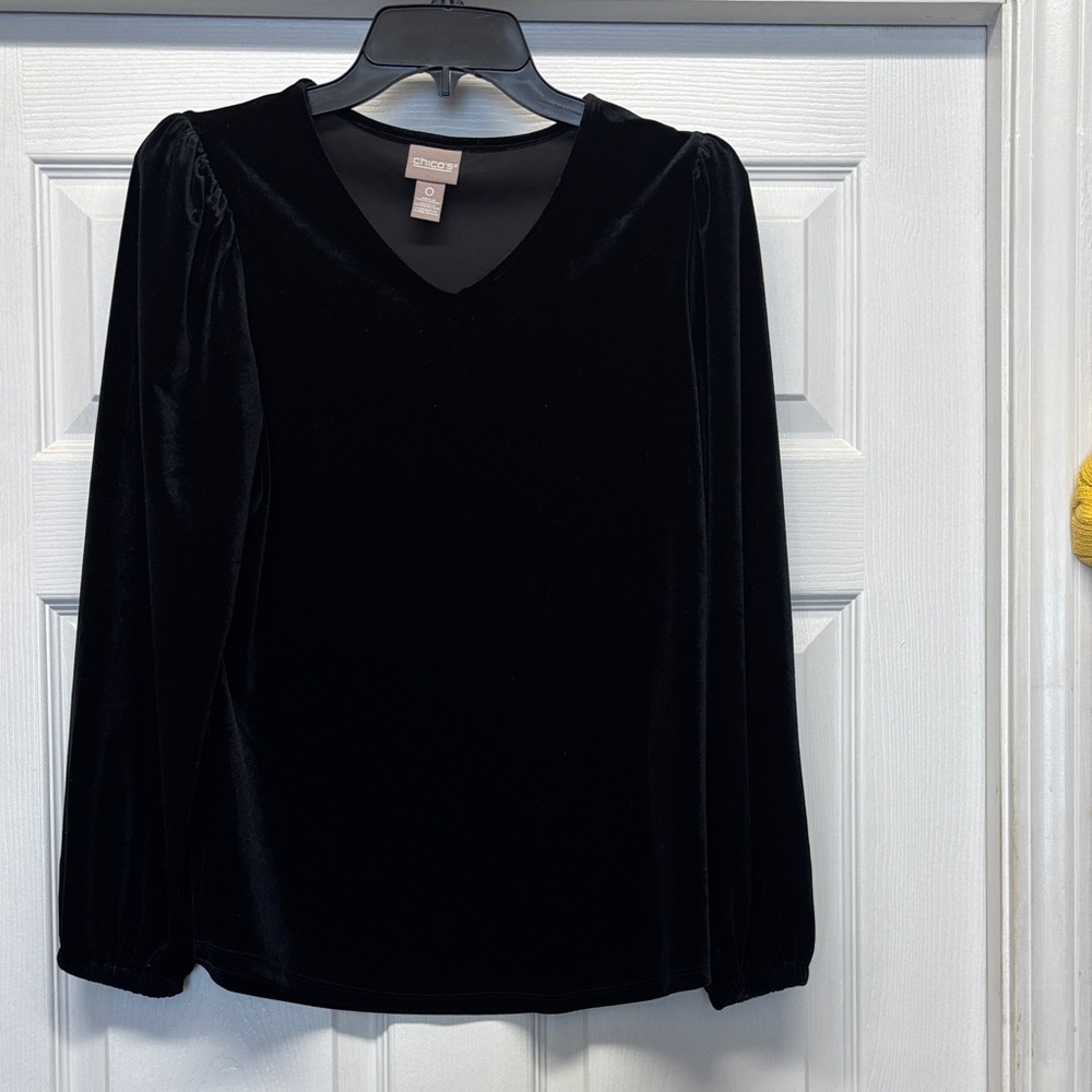 Chico’s Black Velvet V Neck Puff Sleeve top Size 0 (4) Small New